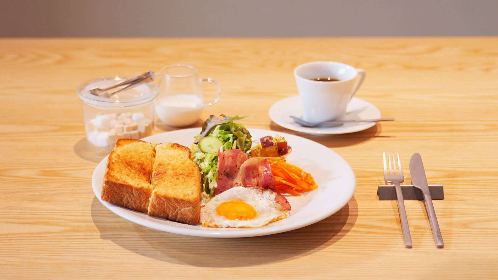 姫路のカフェ「マテンロウ」。お土産・手土産にアーモンドバターや焼き菓子はいかがでしょうか。カフェではガレットがお召し上がりいただけま
す。